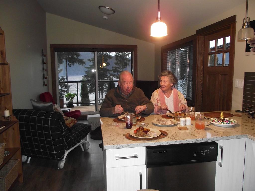 Wild Coast Chalets 포트 렌프루 객실 사진