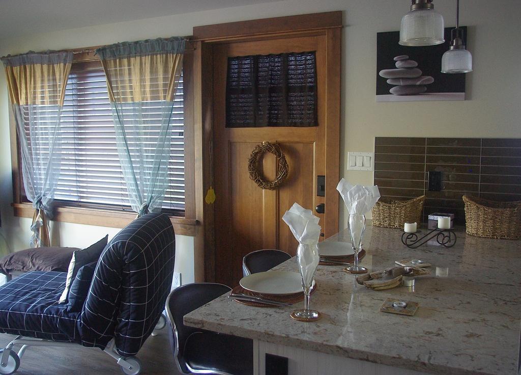 Wild Coast Chalets 포트 렌프루 객실 사진